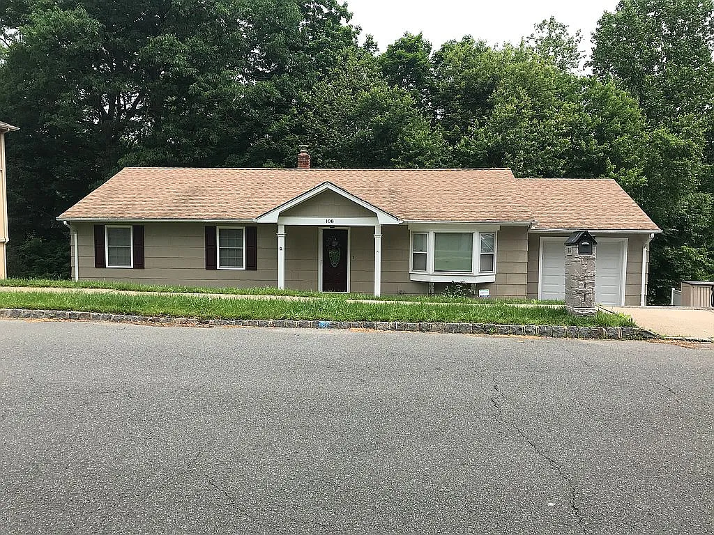 108 Lionshead Dr W photo 1