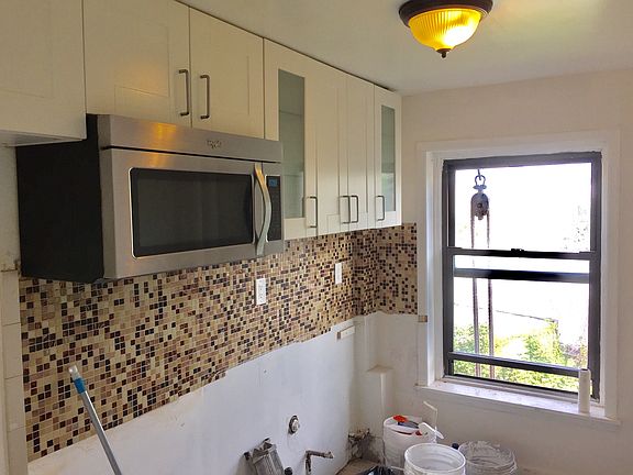 4th image of 245 Saint James Pl