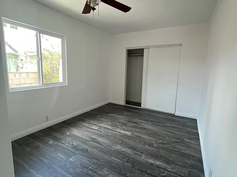 430 W Plum St — Photo 2