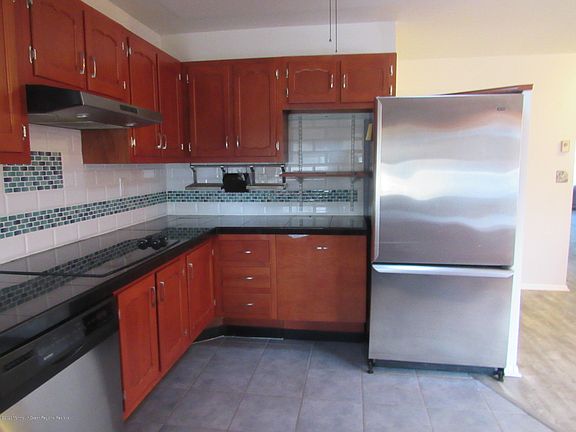 2nd image of 5 Buckingham Drive #B