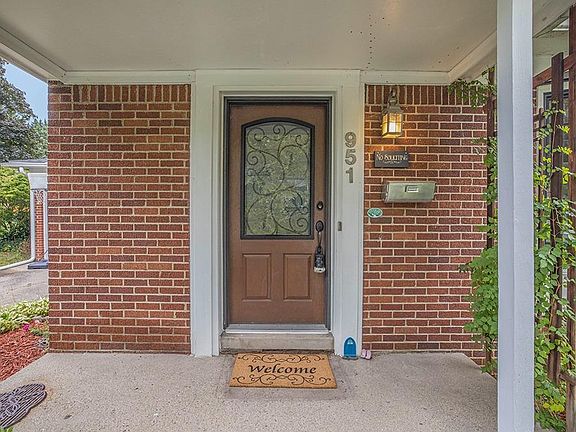 3rd image of 951 Sherwood St