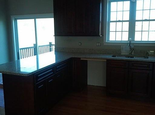 4th image of 33 Hilltop Ave