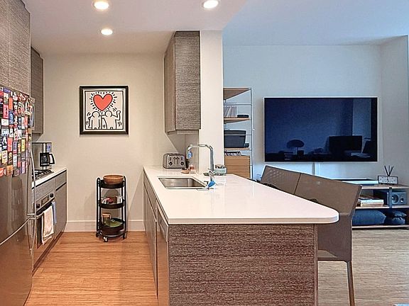 4th image of 305 W 16th St APT 5G