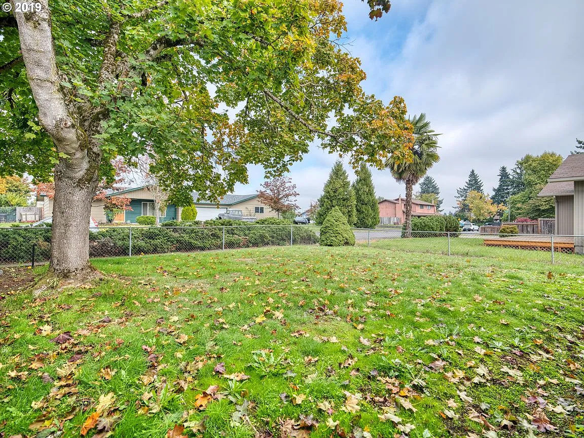 4574 Souza St photo 1