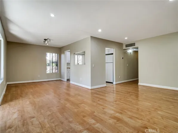 18350 Hatteras St APT 123, Tarzana, CA 91356