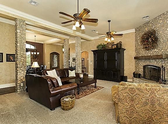 4th image of 4076 Meadowview Dr