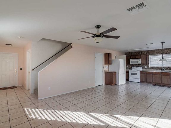 3rd image of 1104 E Lowell Ct