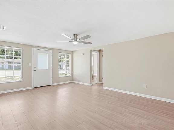 3rd image of 10837 Premier Ave