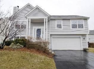 412 Lexington Ln, Grayslake, IL