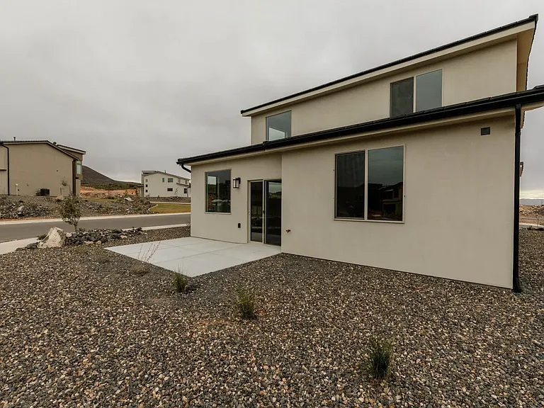 2862 W 500 N — Photo 36
