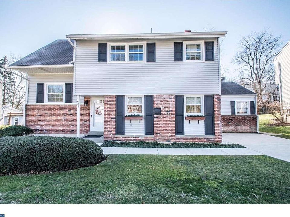 1st image of 909 Causez Ave