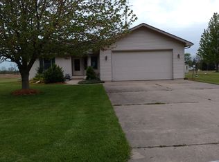 6385 N Maple Crest Dr, Orland, IN 46776