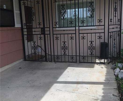 4th image of 4911 Warren Dr