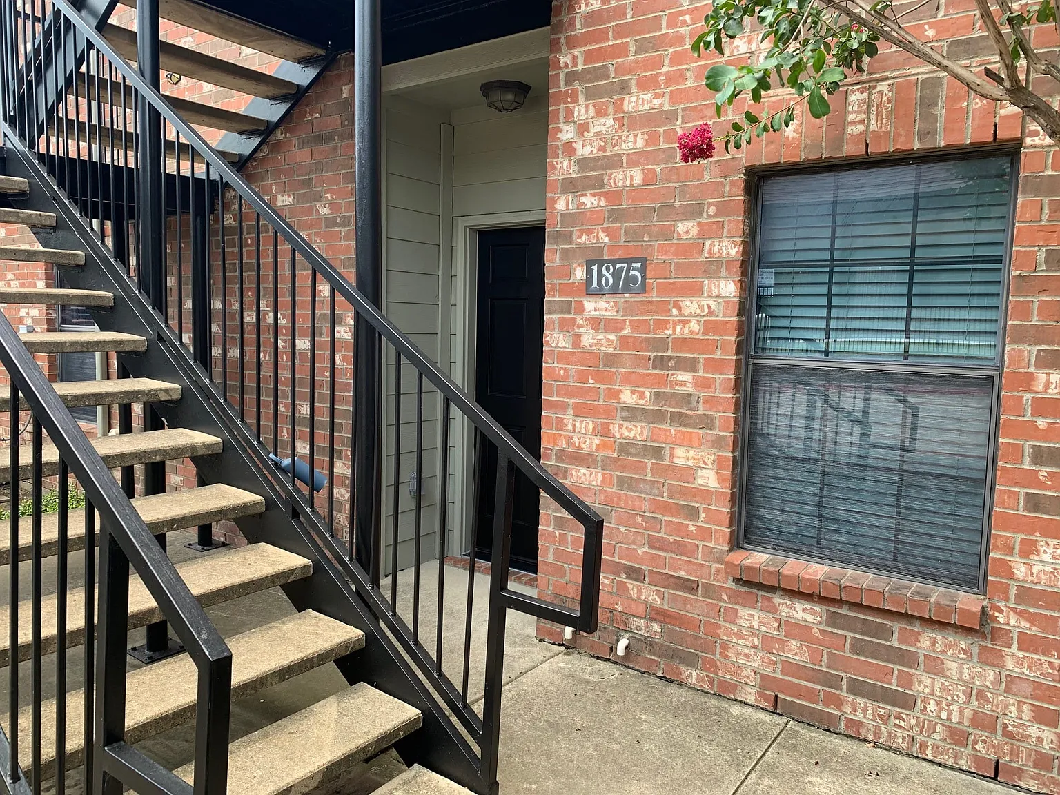 2 bed, 2.0 bath, 1290 sqft, $2,250 — Photo 2