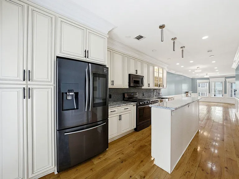 245 Jewett Ave — Photo 5