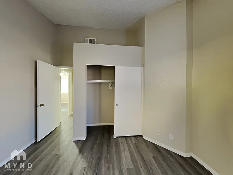 5825 Goodsprings Ct — Photo 21