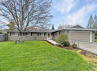 1690 NW Vale Ct, Roseburg, OR 97471