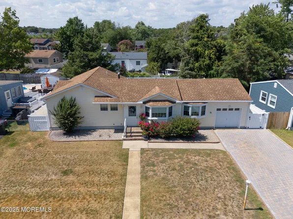 948 Hazelwood Road, Toms River, NJ 08753