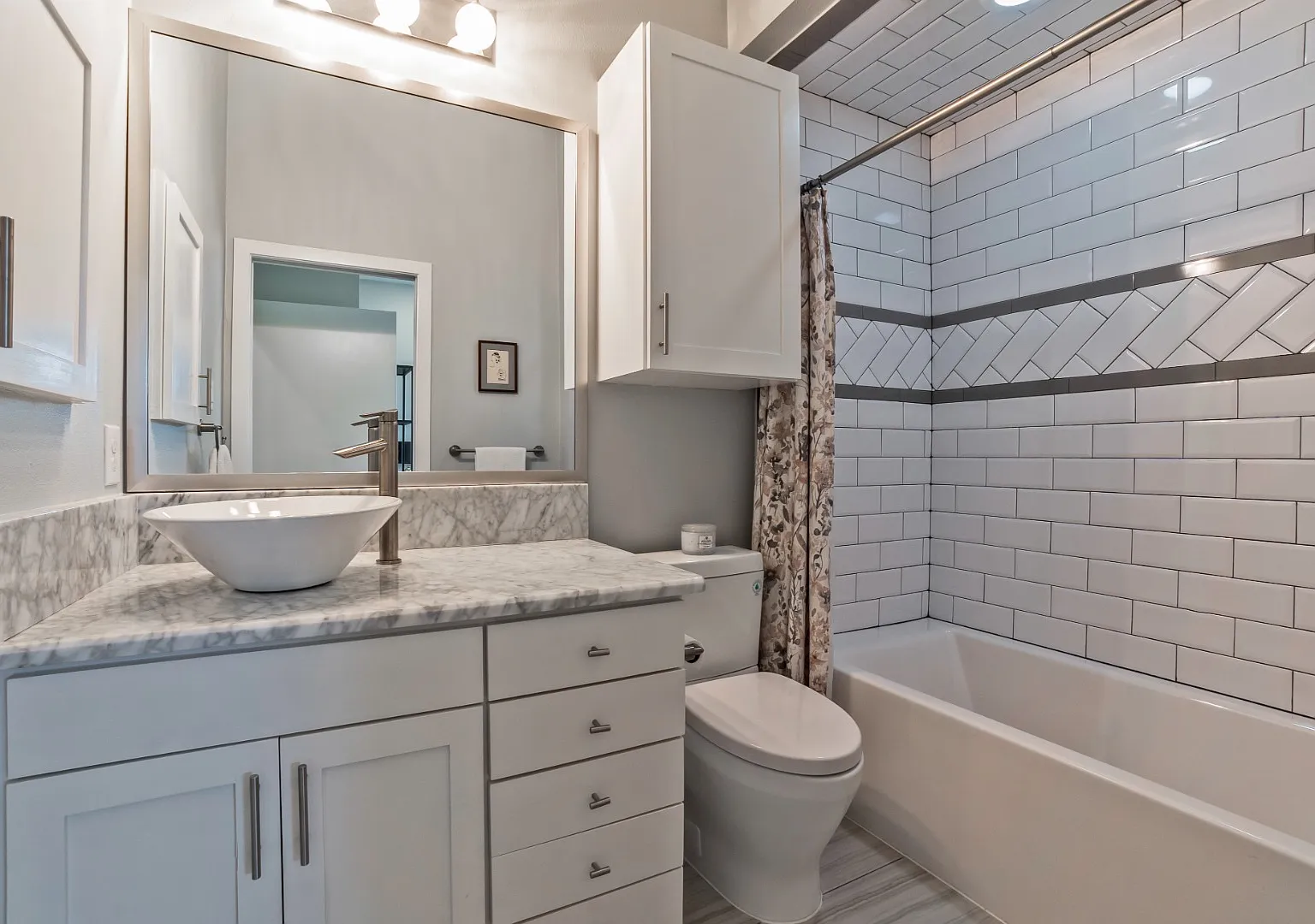 Stylish 2BR/2.5BA Townhome in Prime East Dallas Attached Garage, Unbeatable Location — Photo 4