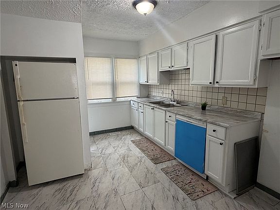 4th image of 2272 S Taylor Rd