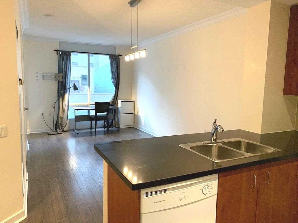 1st image of 85 Bloor St E #713