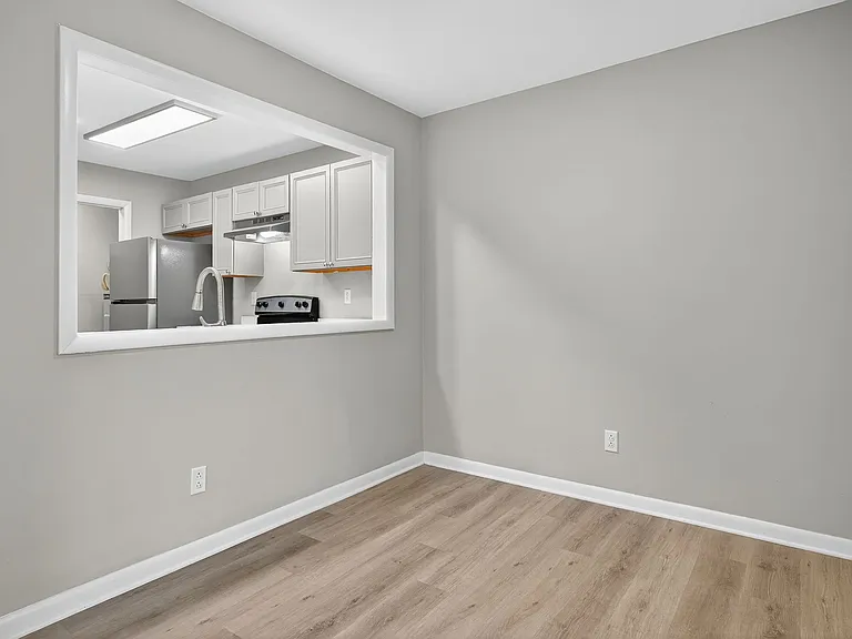 The Grove Apartments — Photo 32