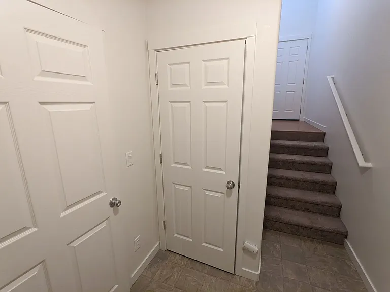 Halsey East Townhomes — Photo 6
