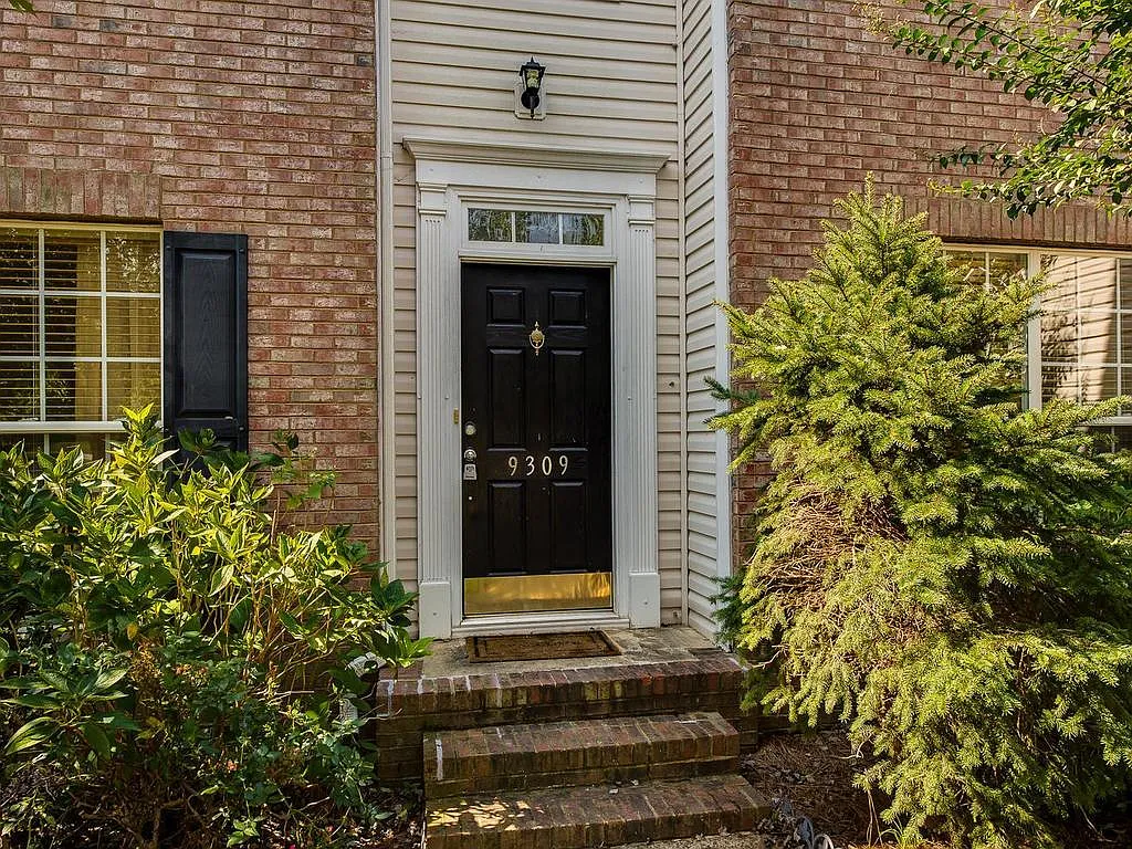 4 bed, 2.5 bath, 2837 sqft, $2,895 — Photo 2