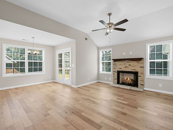 5th image of 314 Pepper Ct