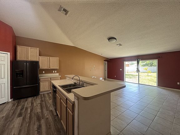2nd image of 556 Koala Dr