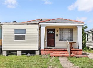 6072 Warrington Dr, New Orleans, LA 70122