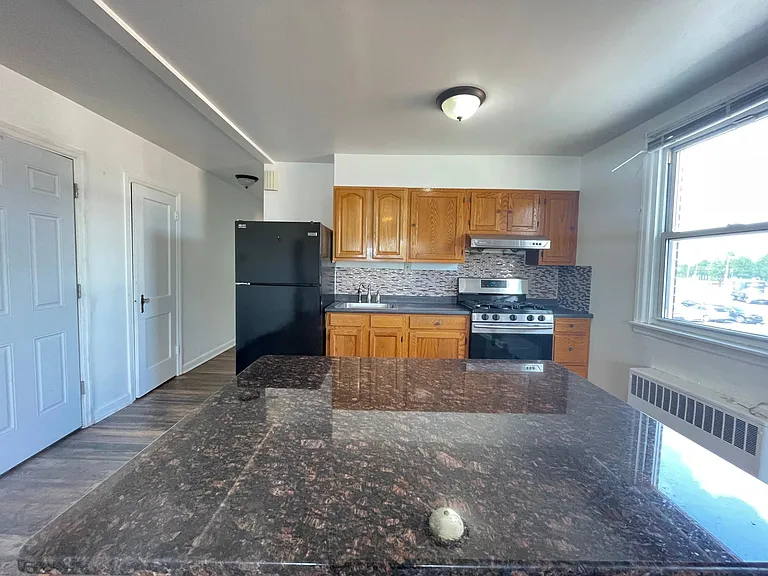 2710 Unruh Ave #2 — Photo 2