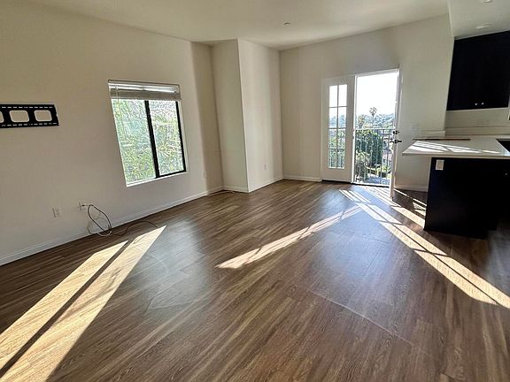3rd image of 920 Lowena Dr