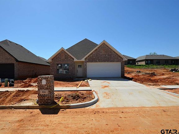 2nd image of 816 Lindsey Ln