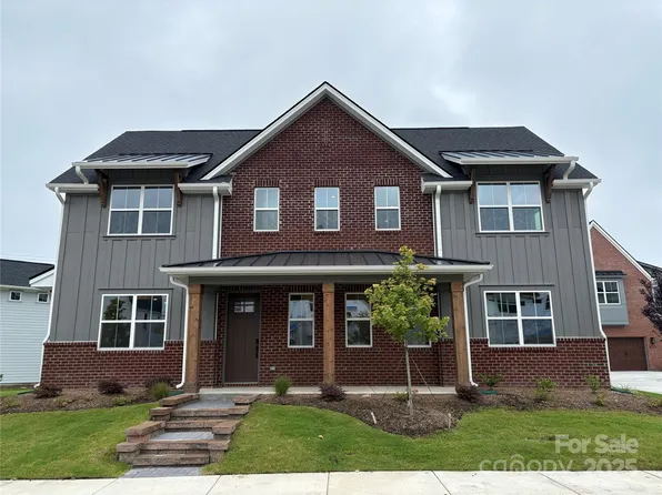 909 Coast Dr, Fort Mill, SC 29708