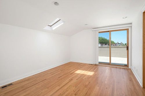 4th image of 1118 W Wrightwood Ave
