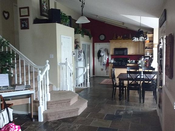 4th image of 628 W 2350 N