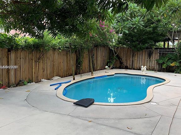 4th image of 15809 SW 60th Ter