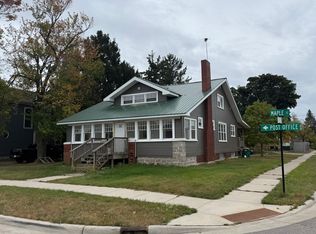 2057 Maple Ave, Marinette, WI 54143