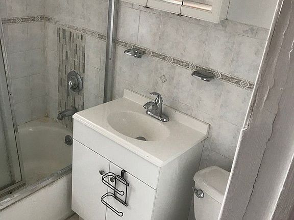 4th image of 19 Cumming St APT 2H