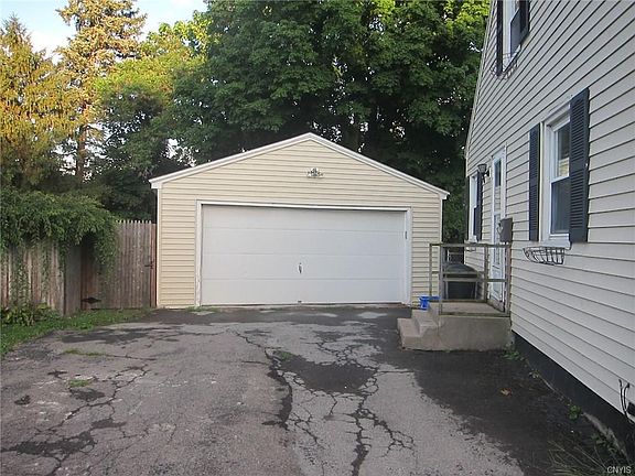 2nd image of 106 Horseshoe Dr