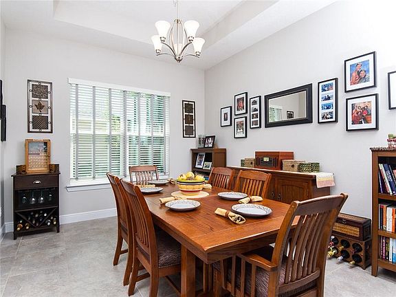 5th image of 129 Asterbrooke Dr