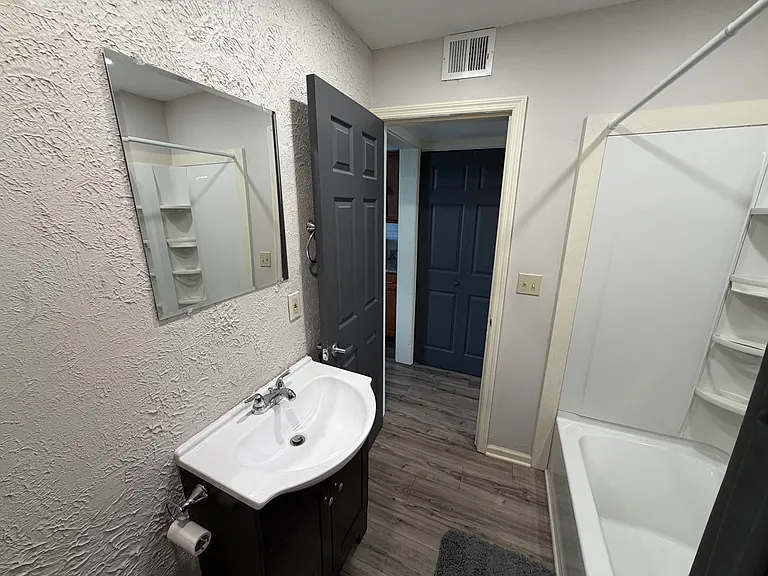 2822 Broadway Ave #3 — Photo 11