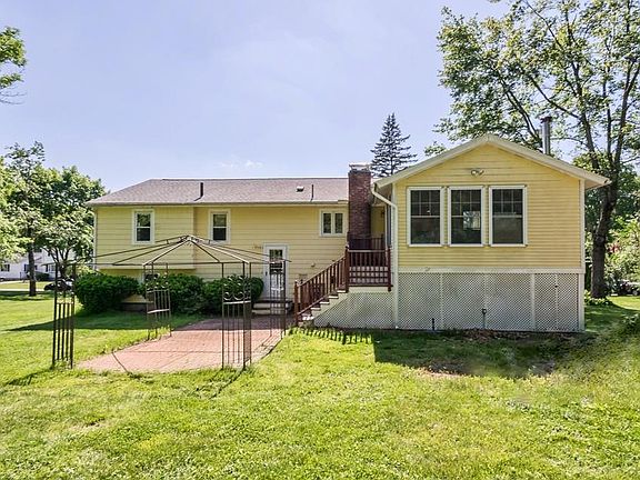 4th image of 15 Westland Dr