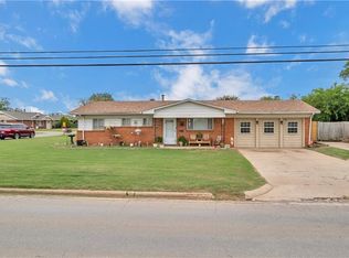 701 NW 4th St, Lindsay, OK 73052