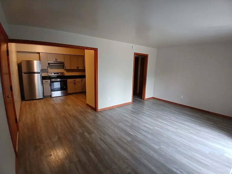 196 Flintridge Dr — Photo 2
