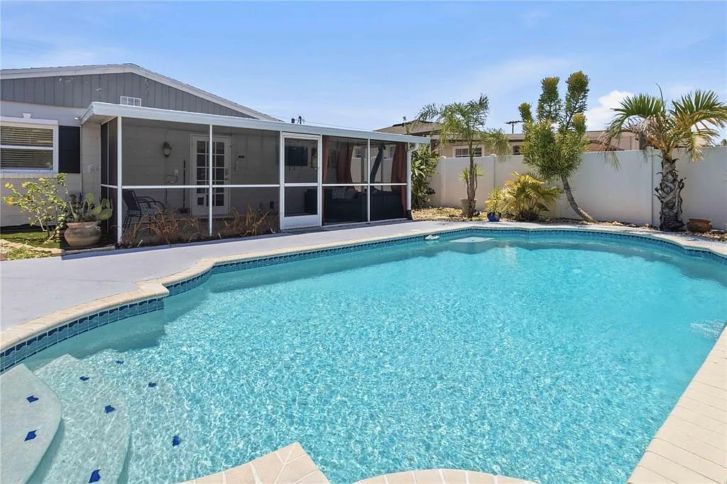 2 bed, 2.0 bath, 960 sqft, $3,300 — Photo 2