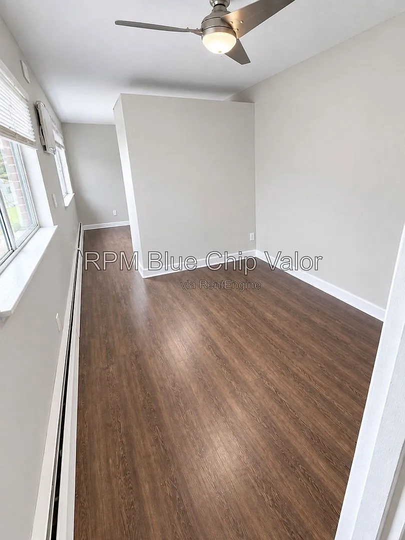 1 bed, 2.0 bath, $895 — Photo 4