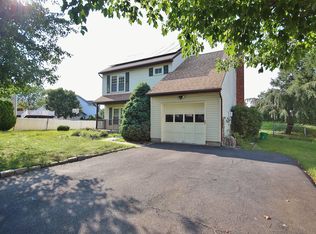 22 Larkin Ln, Garnerville, NY 10923