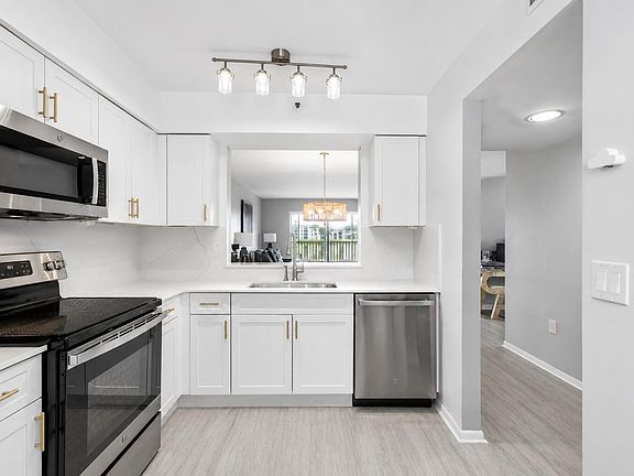 5th image of 14112 Huntington Pointe Drive #210